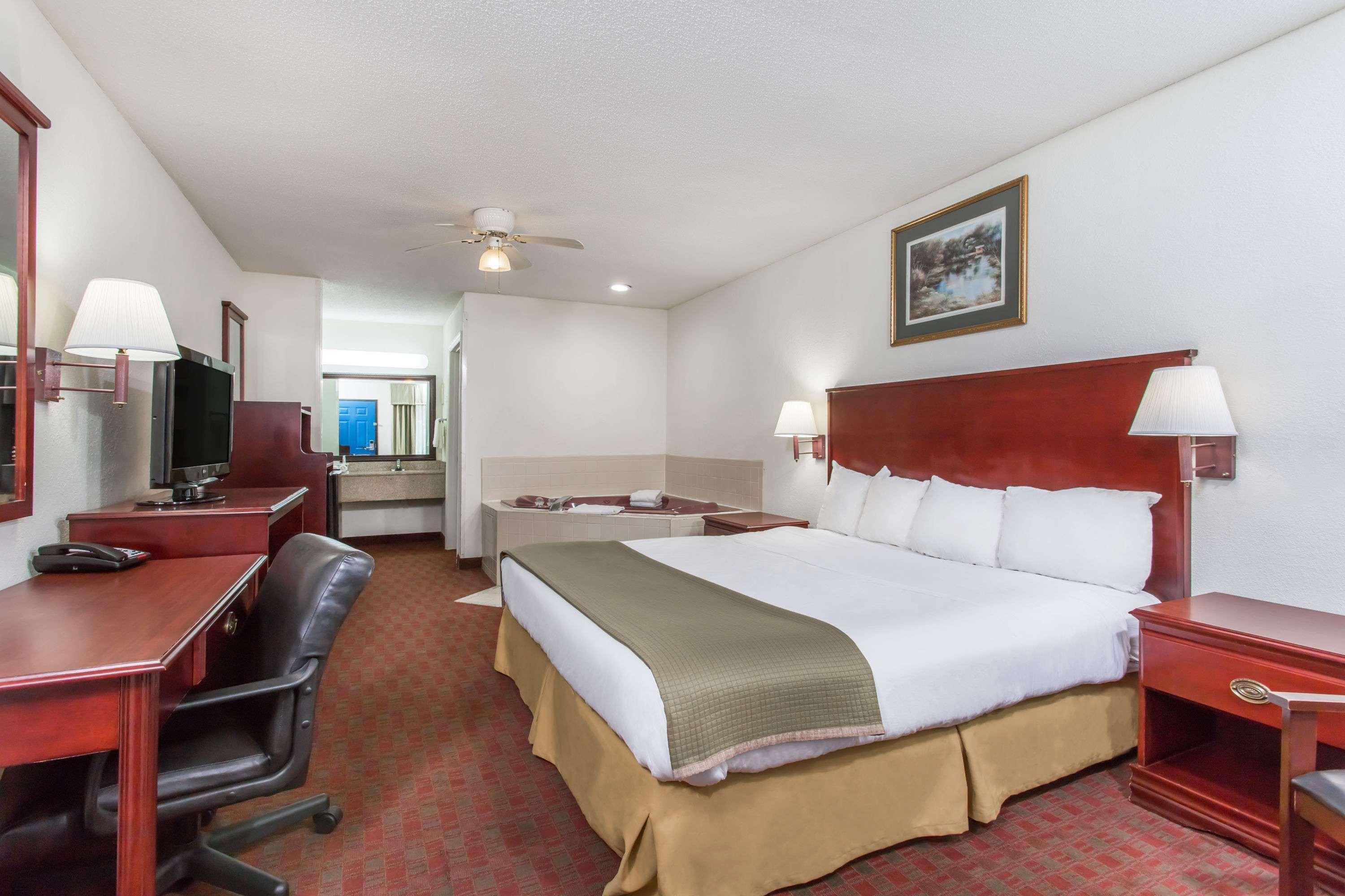 Baymont Inn&Suites Manning Extérieur photo