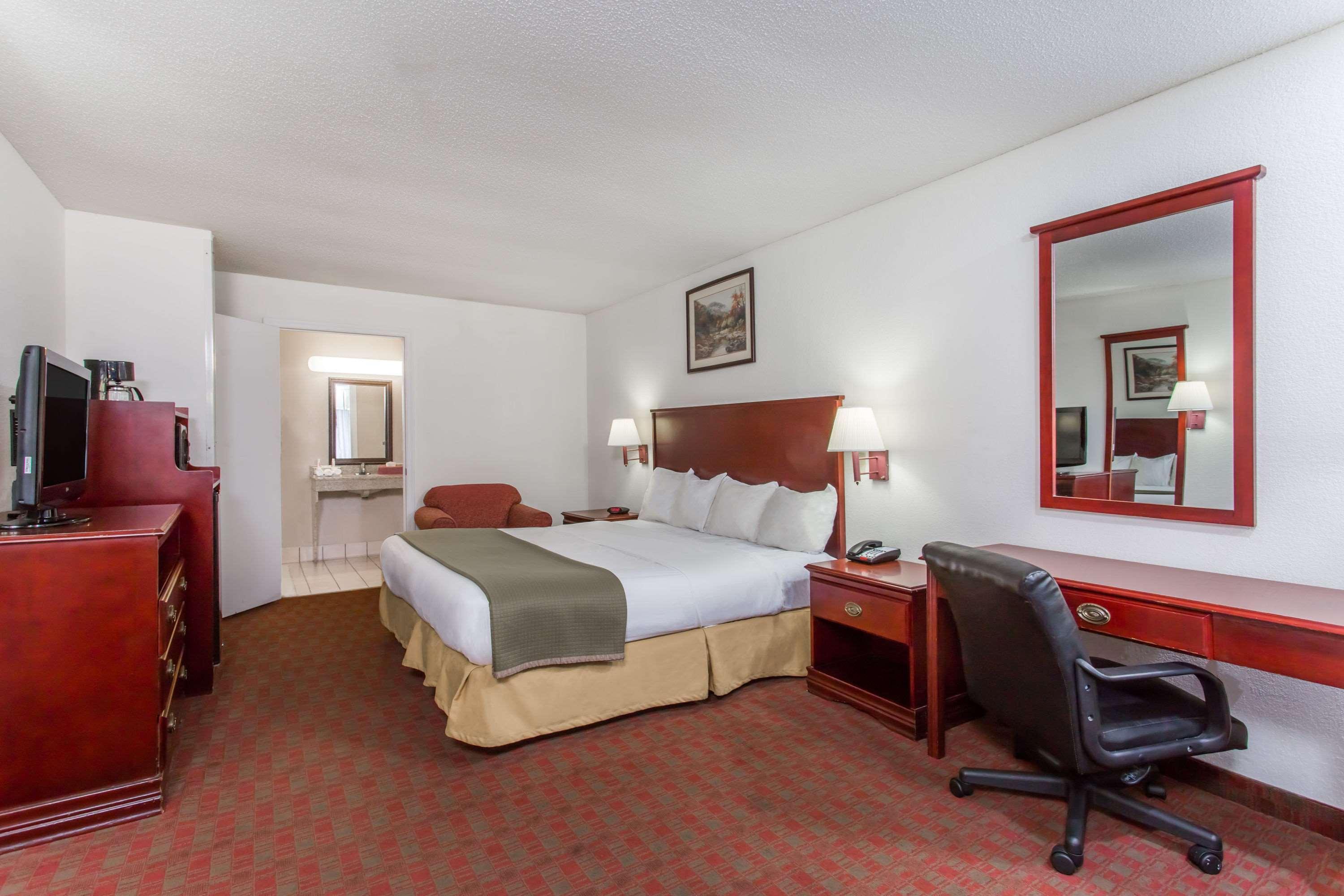 Baymont Inn&Suites Manning Extérieur photo